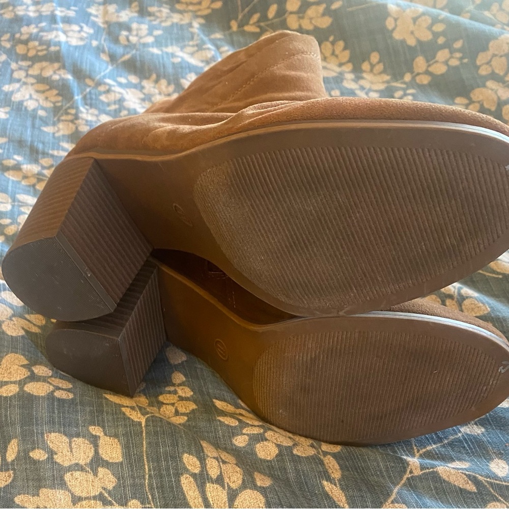 Universal Threads Tan Heeled Boot Size 11 - image 5